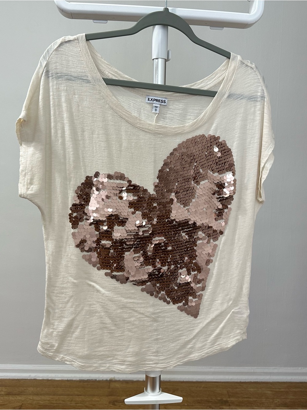 Express Cream Short-Sleeve Tee with Rose-Gold Sequin Heart XS